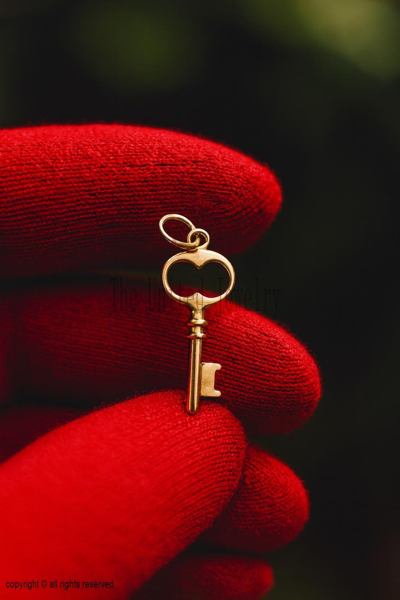 925 Sterling Silver Key Charm Pendant Jewelry