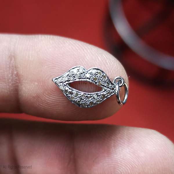 925 Sterling Silver Diamond Encrusted Lips Pendant