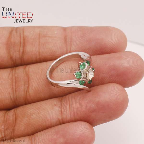 925 Sterling Silver Emerald & White Zircon Flower Ring