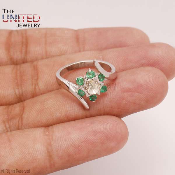 925 Sterling Silver Emerald & White Zircon Flower Ring
