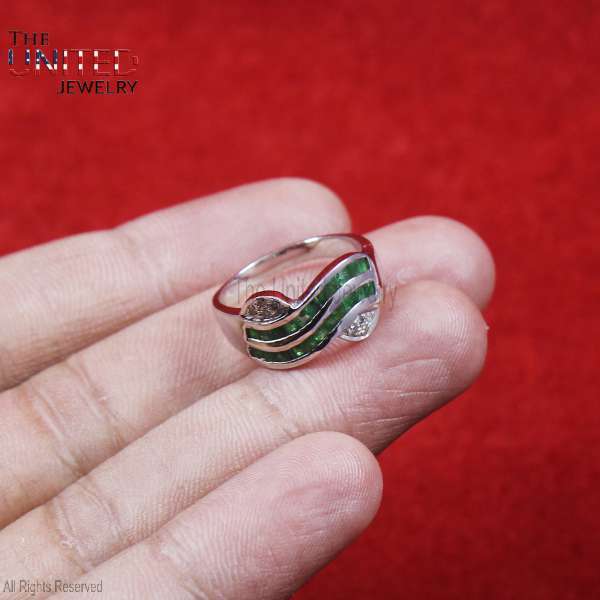 925 Sterling Silver Green Emerald-Cut Wave Ring